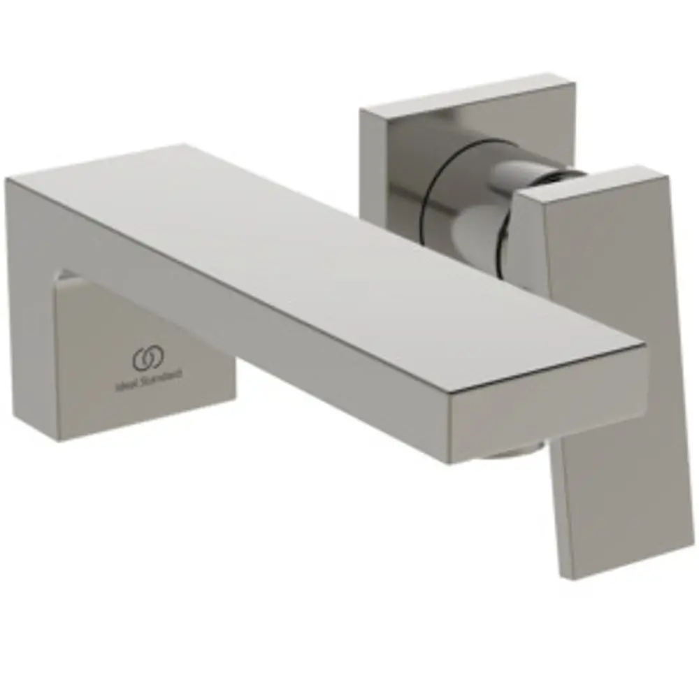 Wand-Wascharmatur in Silber mit einem rechteckigen Auslauf und einem zentralen Bedienknopf. Marke: Ideal Standard. Klarer, funktionaler Designstil.